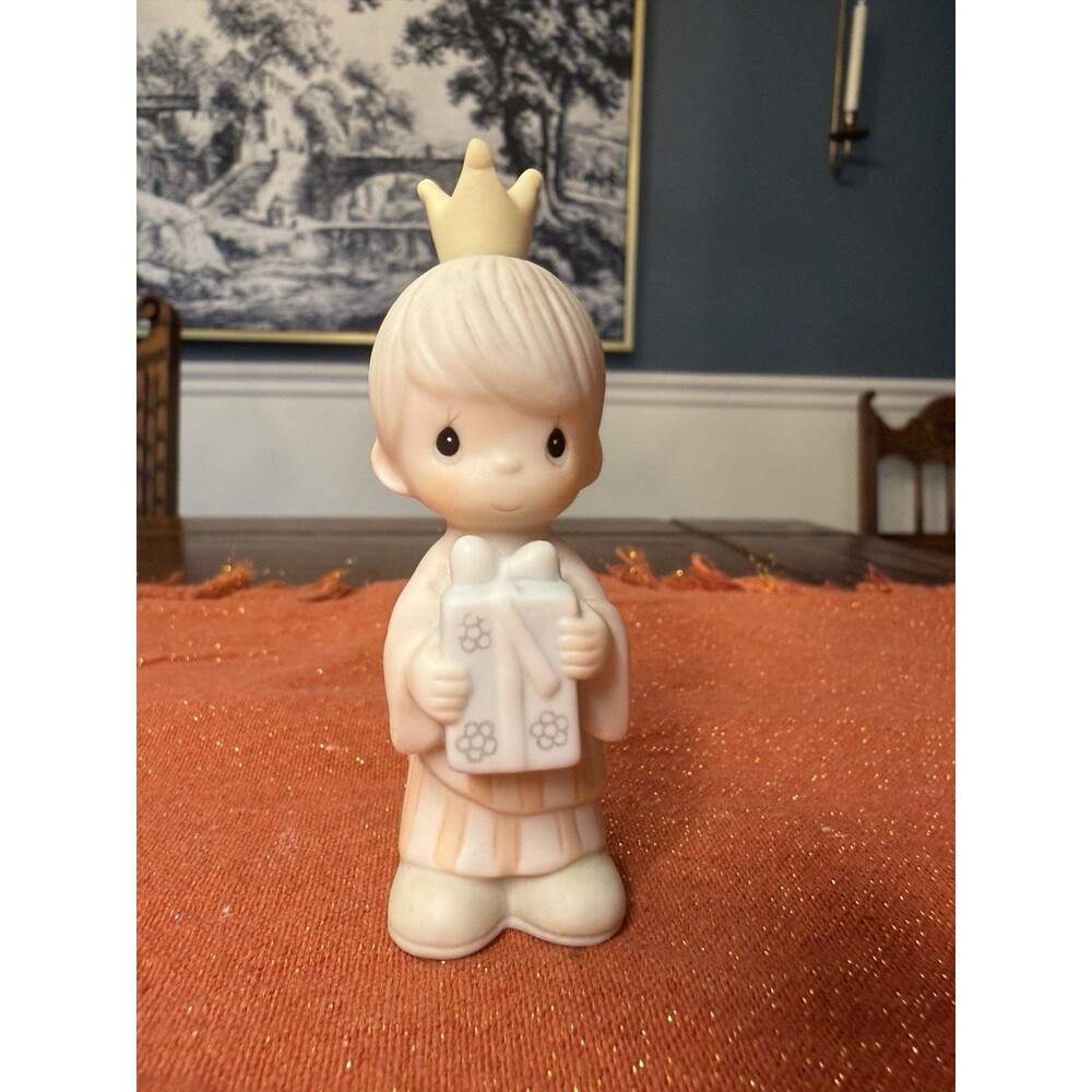 Vintage Precious Moments Crown Figurine Holding Gift 1982 Enesco Porcelain